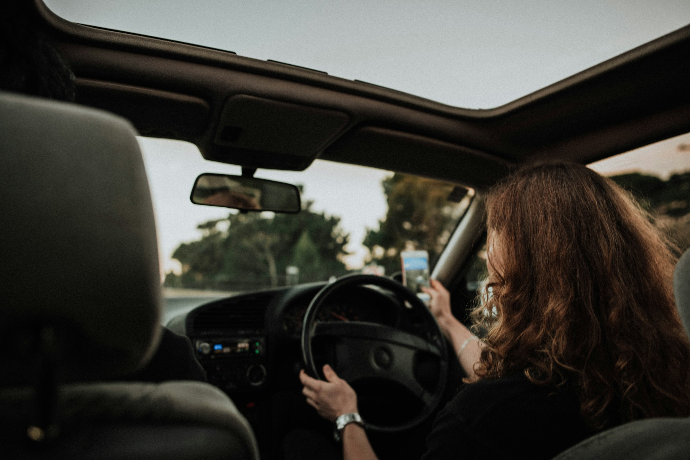 How Avoiding Distractions Keeps You Safe on Washington Roads