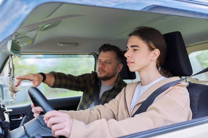 Who Is Allowed to Supervise a Teenager Driving With a Colorado Learner's Permit?