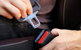 Smart Focus Driving in Florida: Avoiding Distractions in Heavy Rain and High Traffic