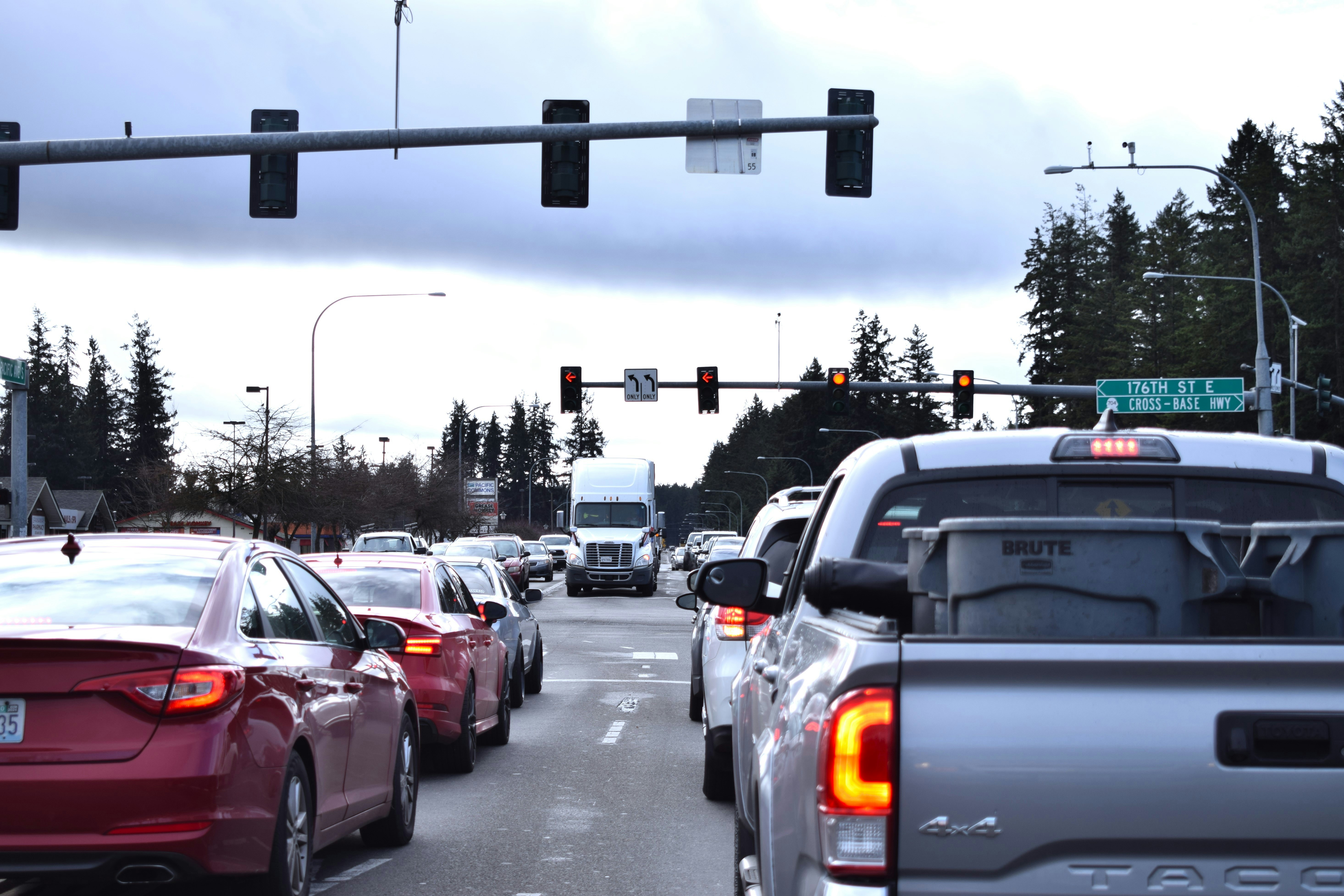 Oregon Drivers Turn to State-Approved Traffic Schools to Combat Distracted Driving